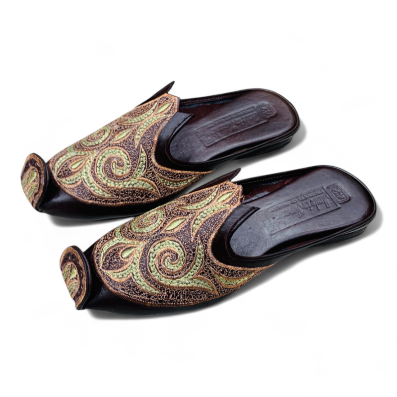 Handcrafted genuine leather nagra