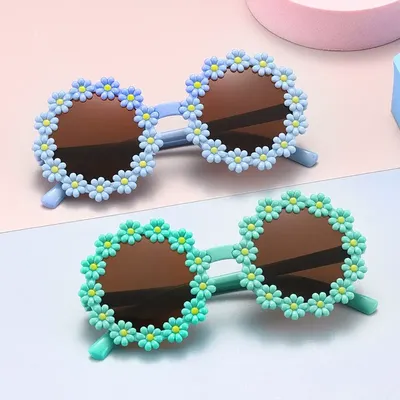 Colorful Trendy Instagram-Style Daisy Sunglass