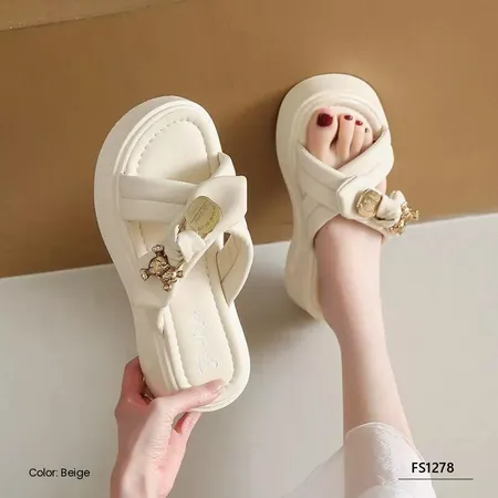 Avyra Lane Women's Slippers