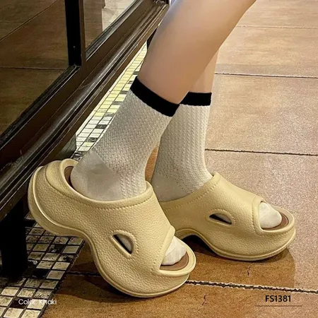 Mavelle Brook Women's Slippers