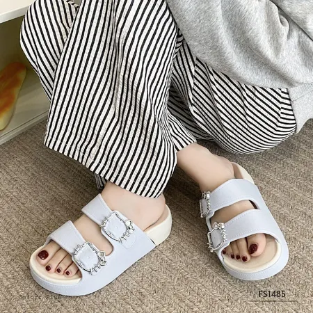 Nivara Cove Women's Slippers