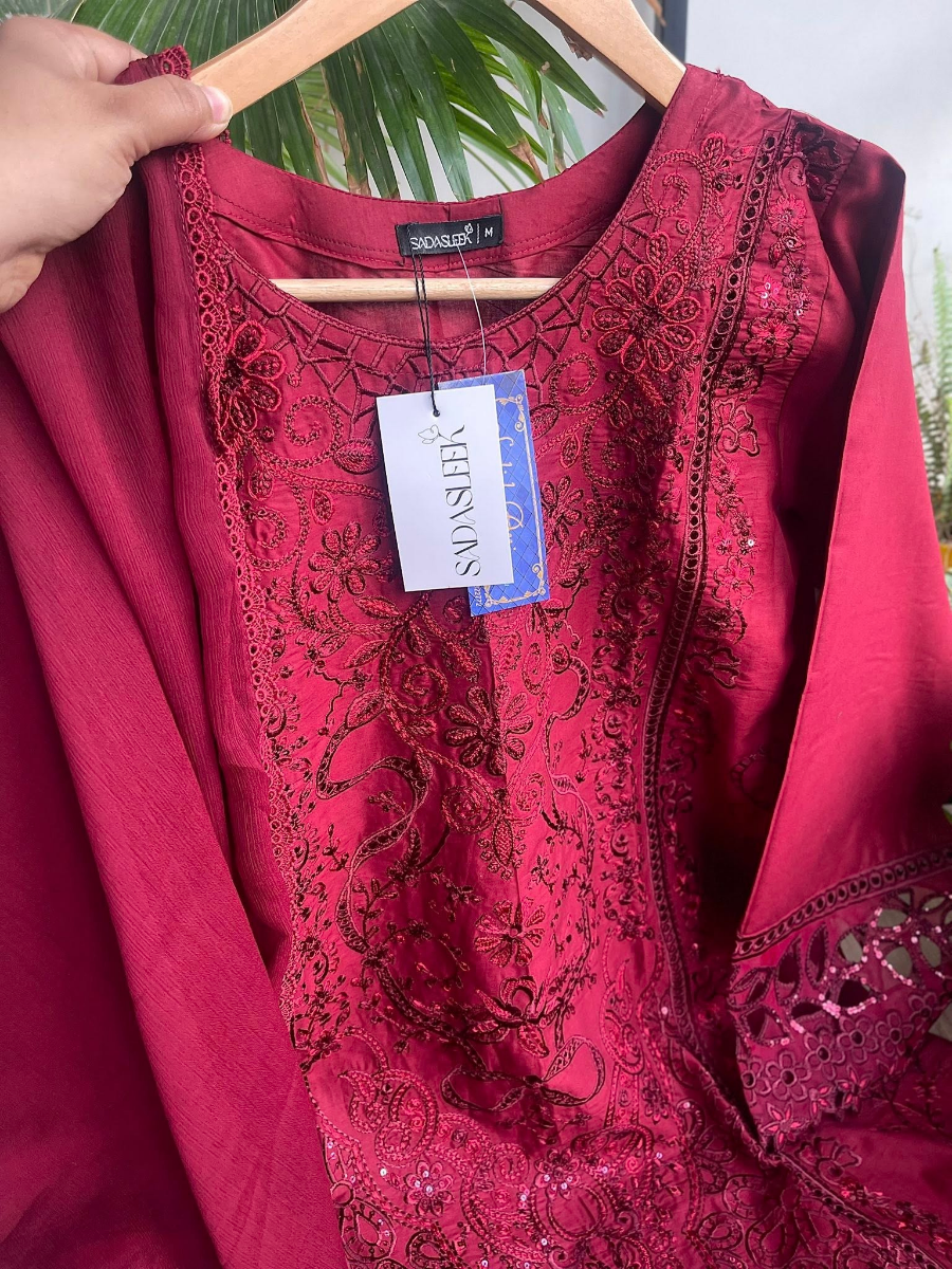 Original Pakistani Luxury Lawn Stitched 3Pc Sadasleek Majesty Crown _ Burgundy Maroon 