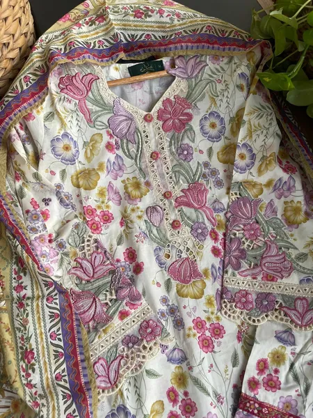 Pakistani Original Husnara Pure Lawn Embroidered Stitched 3Pcs _Off White