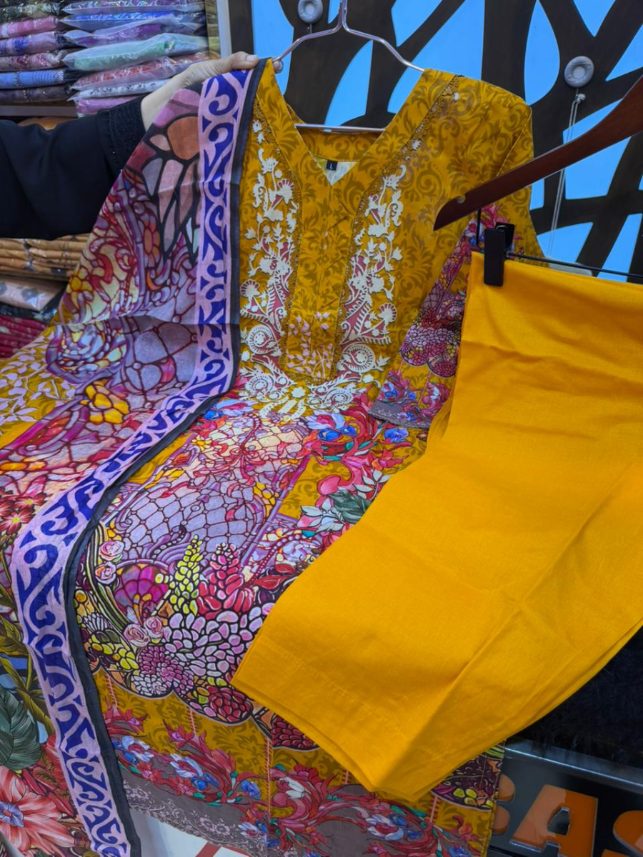 Everyday Swizz Lawn Suit with Coordinated Cotton Dupatta