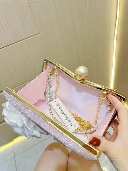 Niche Ladies Party Pearls Flower Clutch Bag