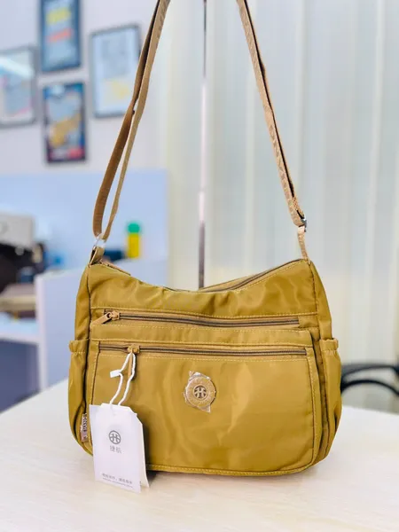 Women's Lightweight Parachute Fabric Crossbody Bag