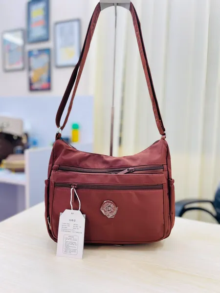 Women's Lightweight Parachute Fabric Crossbody Bag