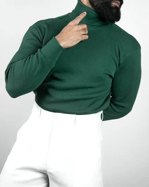 Basics Turtleneck in Bottle Green
