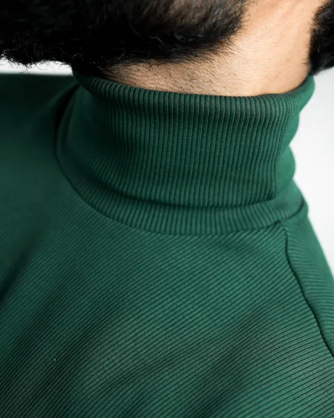 Basics Turtleneck in Bottle Green