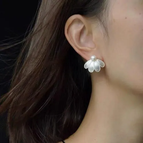 Elegant Flower Plated Pearl Stud Earring