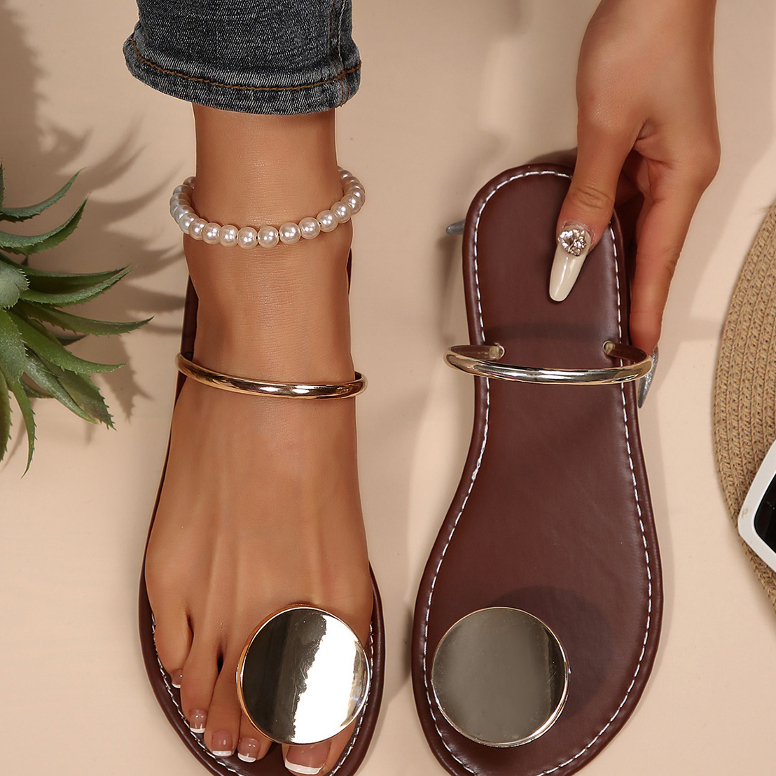 ELEGANT BROWN FLATS WITH GOLD ACCENTS US1000-49Sdbr