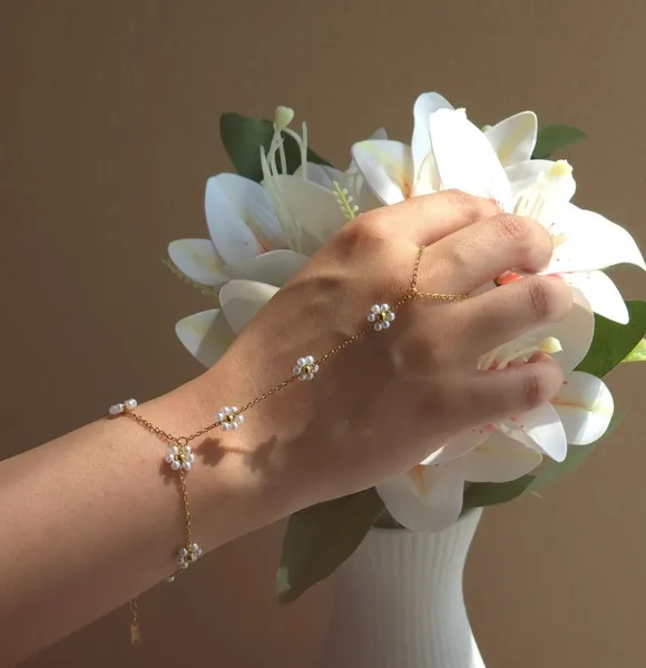 Daisy Hand Chain Aliban Bracelet