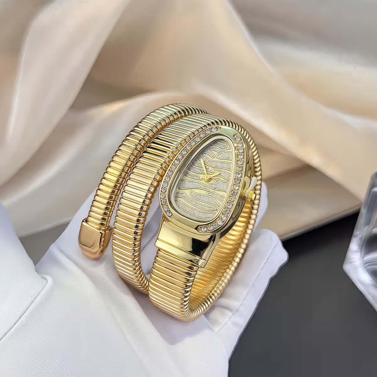 Women Vintage Snake Wrist Watch
