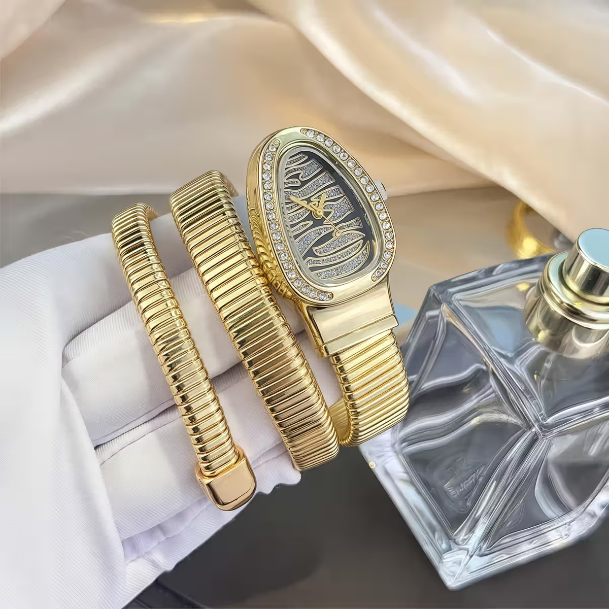 Women Vintage Snake Wrist Watch