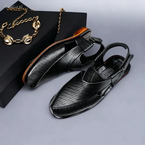 ঐতিহ্যবাহী কাবুলি কারুকার্য এবং উন্নত মানের লেদারের মিশ্রণে তৈরি এই স্যান্ডেল