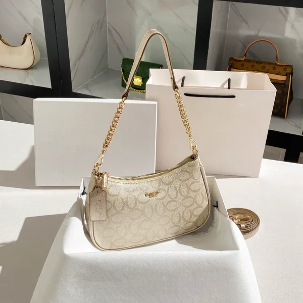 Large Capacity Retro Niche Presbyopic Armpit Bag