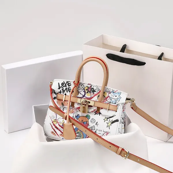 Hong Kong Bear Graffiti Hand Bag 