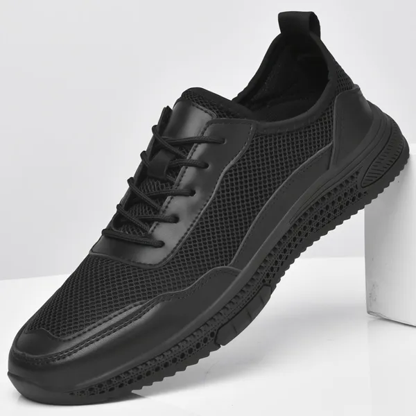 Fashionable Soft Soled Sports Shoes