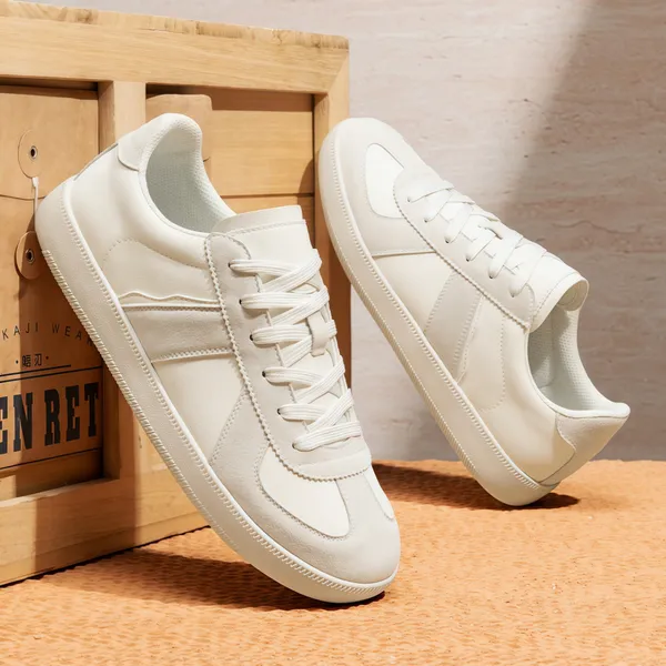 Comfortable and Versatile Sports Shoes