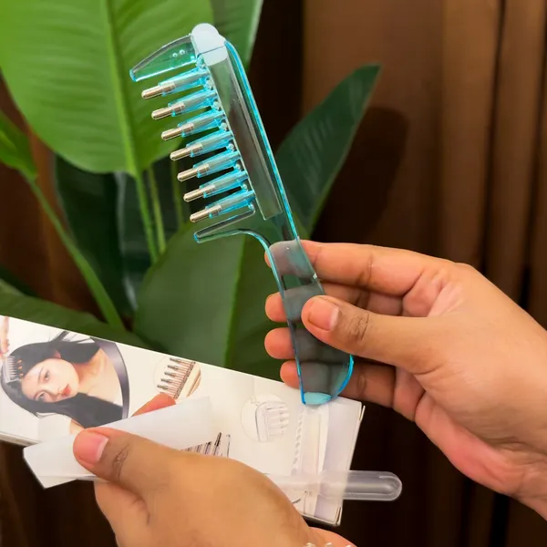 Scalp Applicator Comb – চুলে তেল ও সিরাম ব্যবহারের সহজ সমাধান